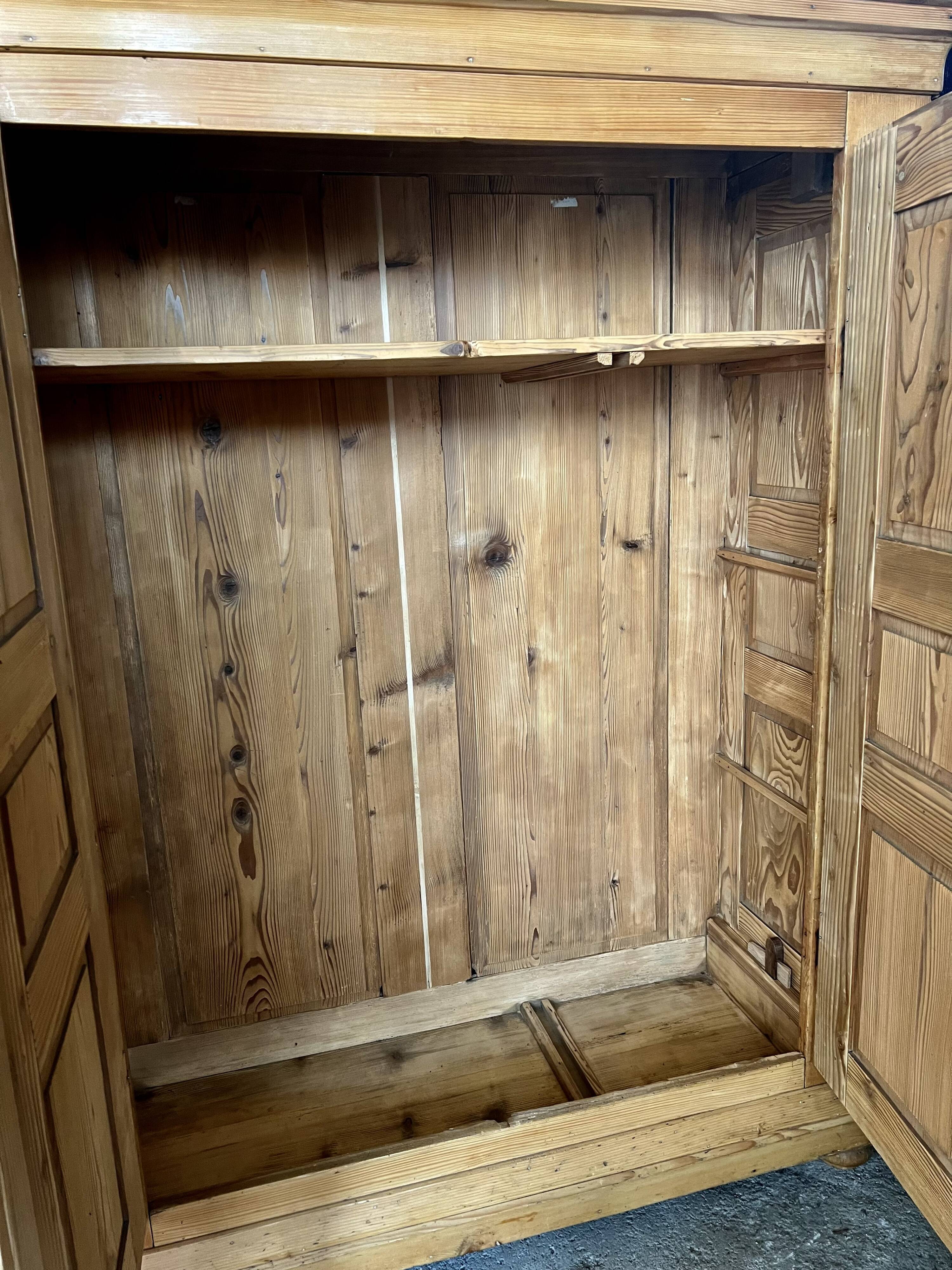 12-panel fir wood wardrobe