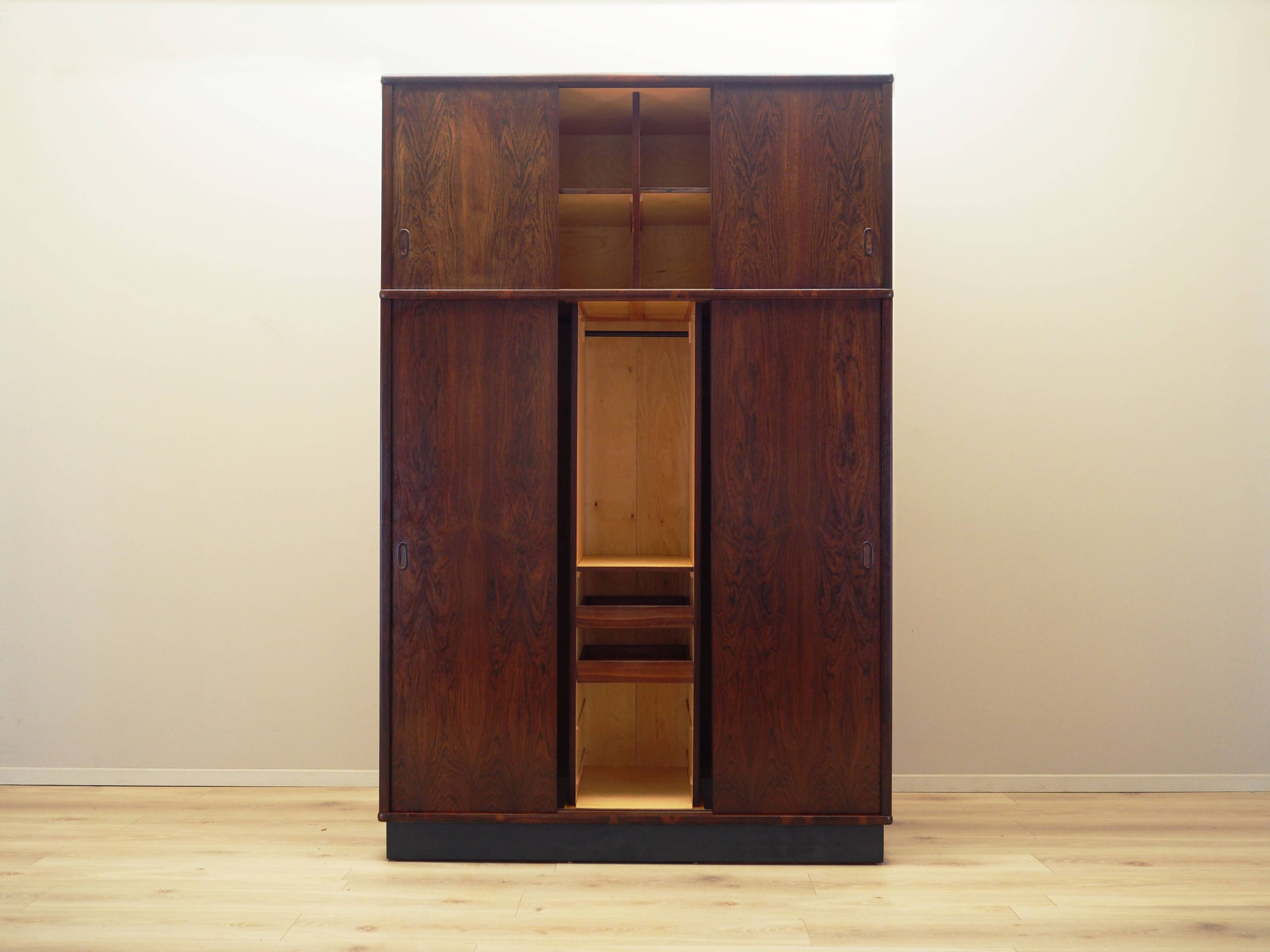 Armoire en palissandre, design danois, années 1970, production : Danemark