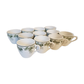 Série de 11 tasses en porcelaine