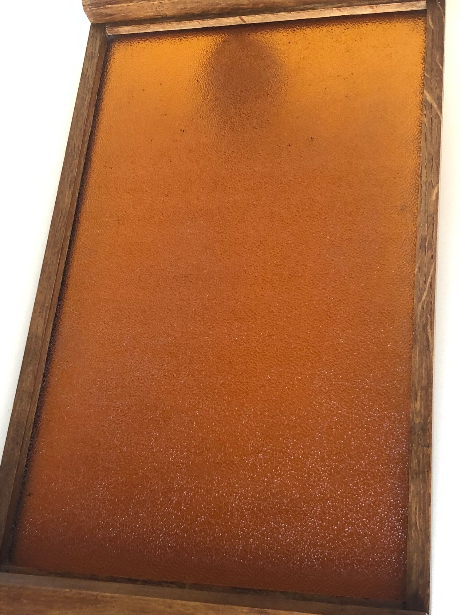 Plateau bois et verre granité couleur ambre