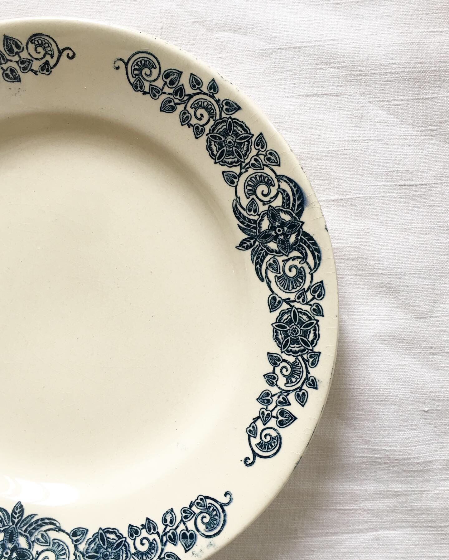 6 flat plates Terre de Fer mismatched