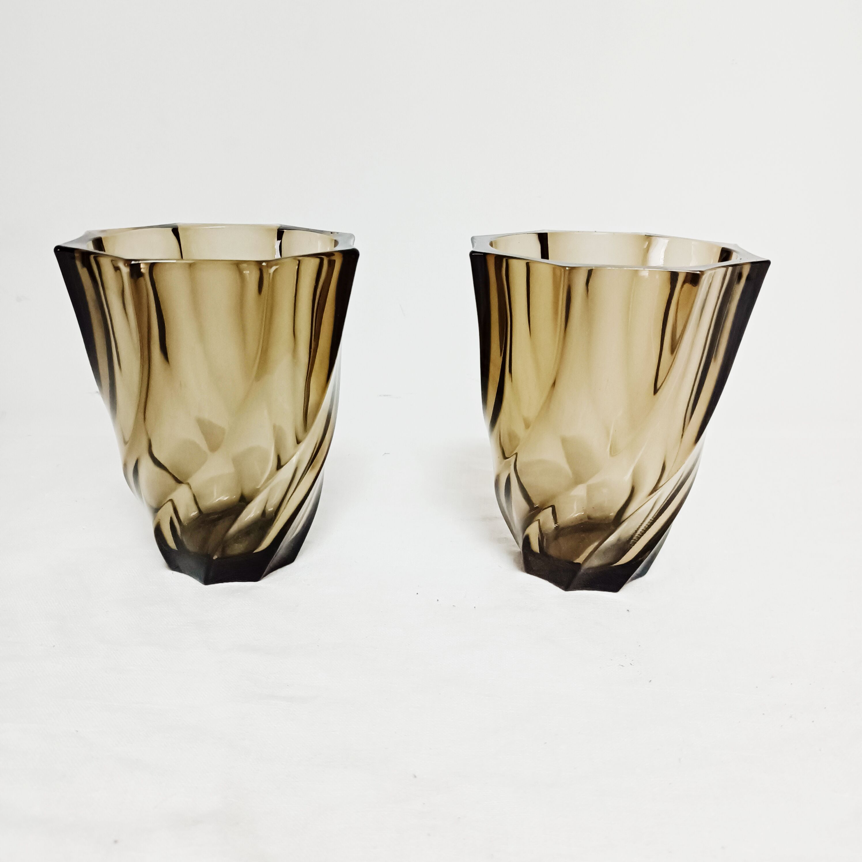 Smoked glass whirlwind vase Lever