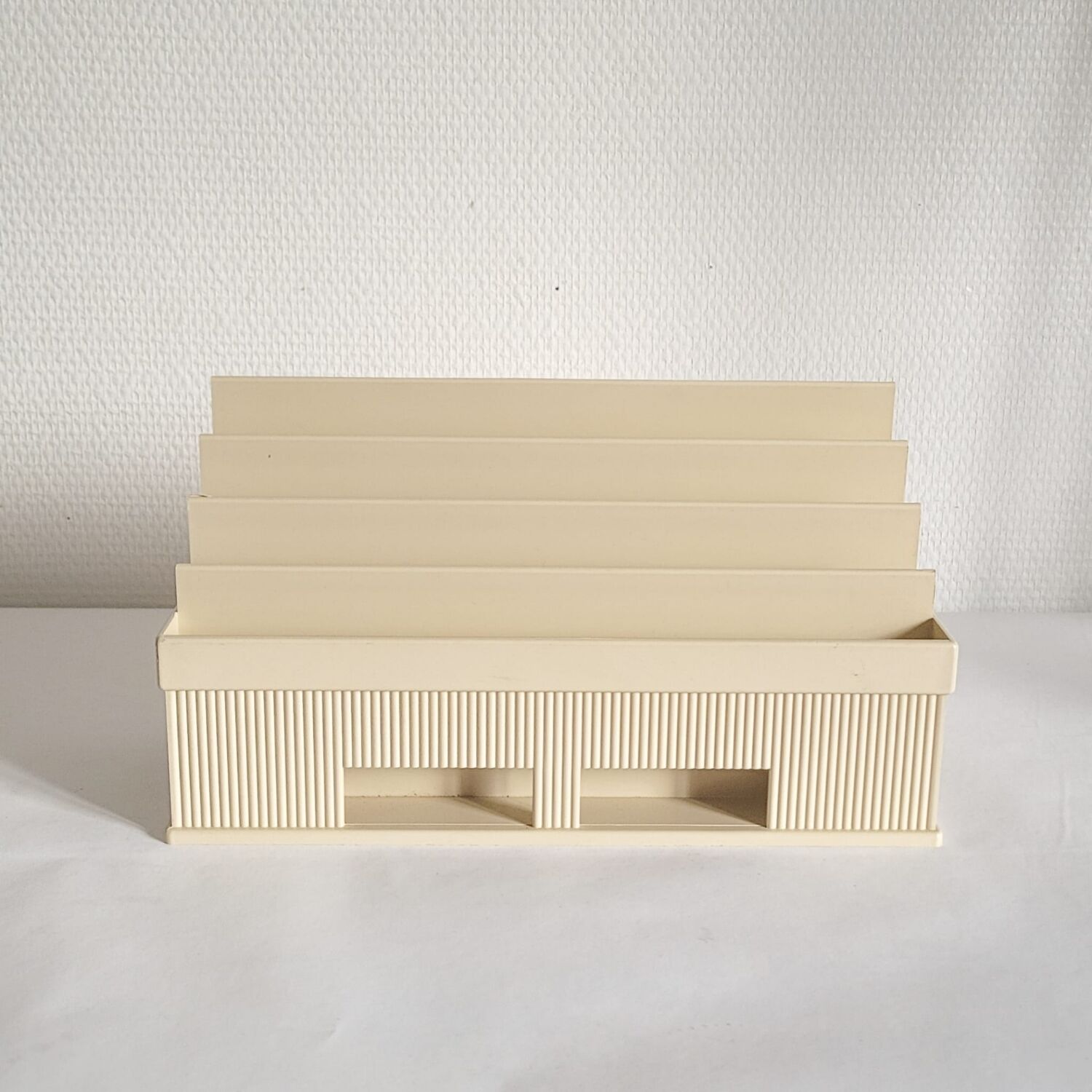 Large vintage Lynx design sorter