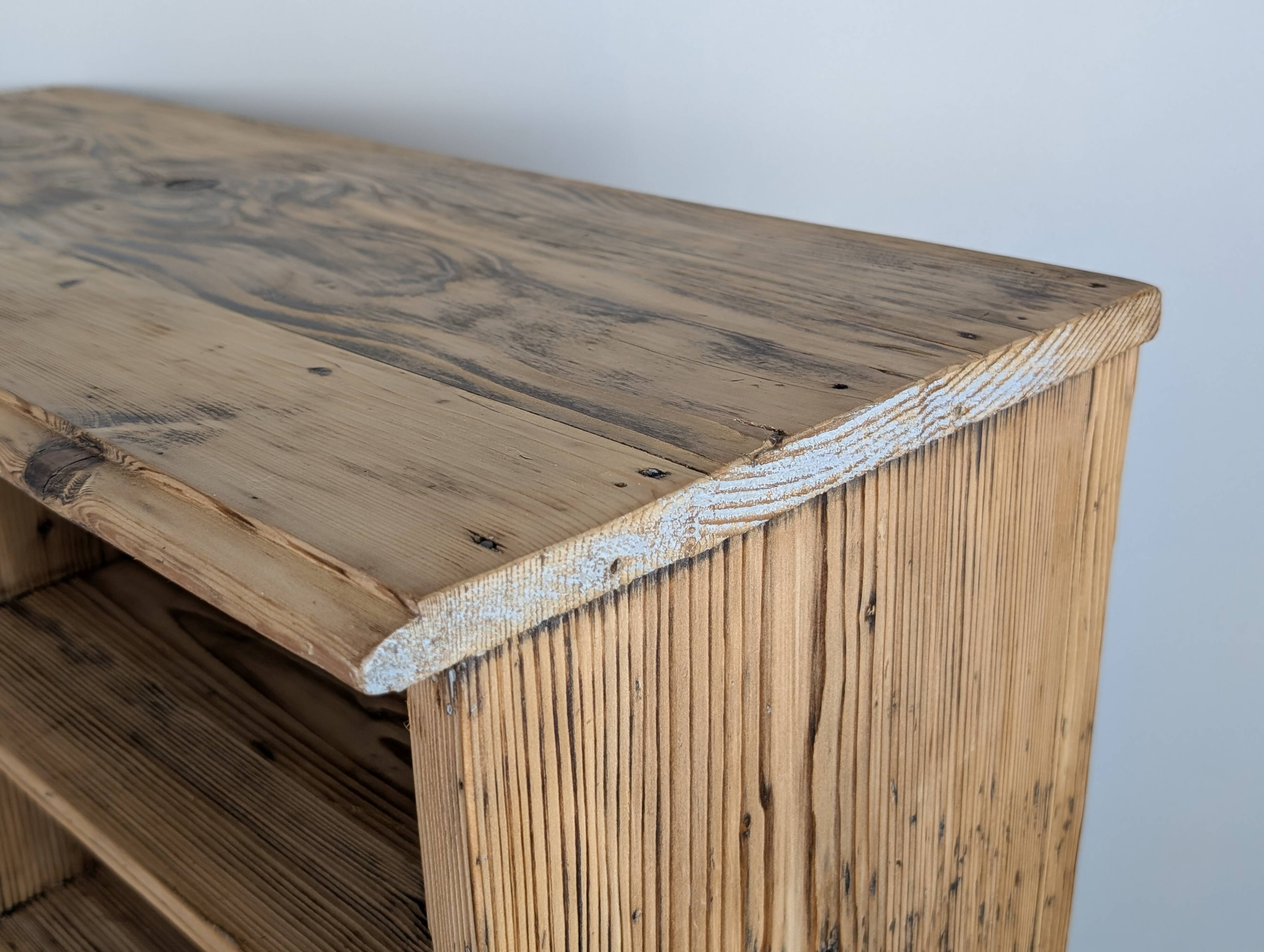 Workshop furniture with lockers