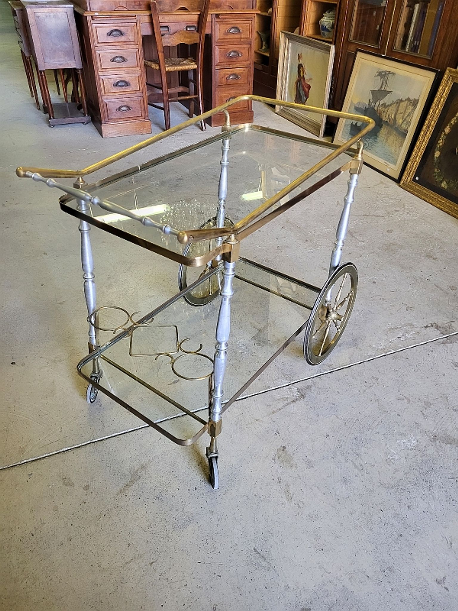 Desserte a roulettes en alu laiton et verre 1960