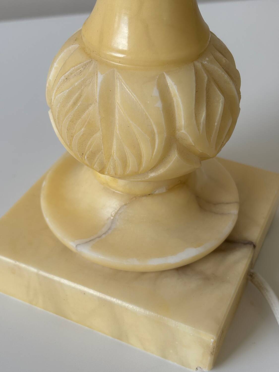 Tulip lamp in alabaster