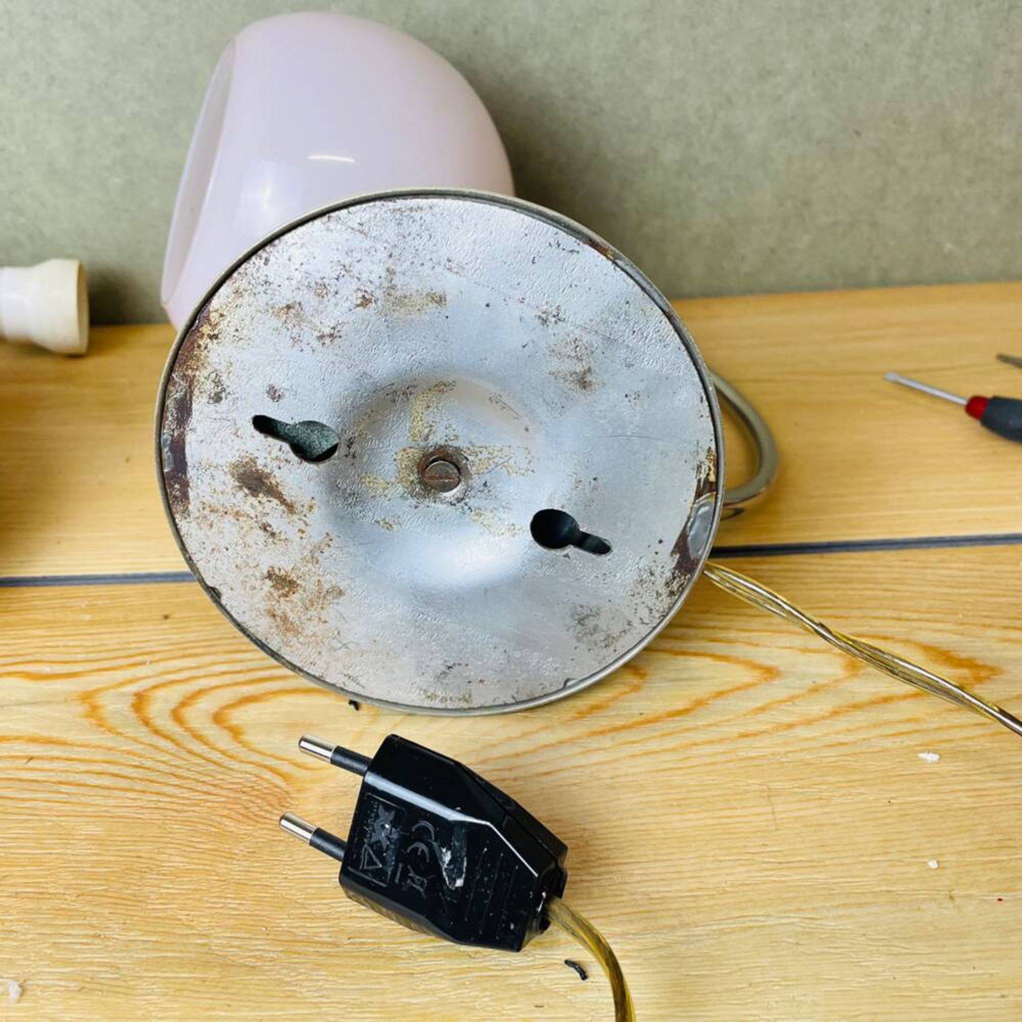 Lampe de table ou applique murale en verre rose des années 60
