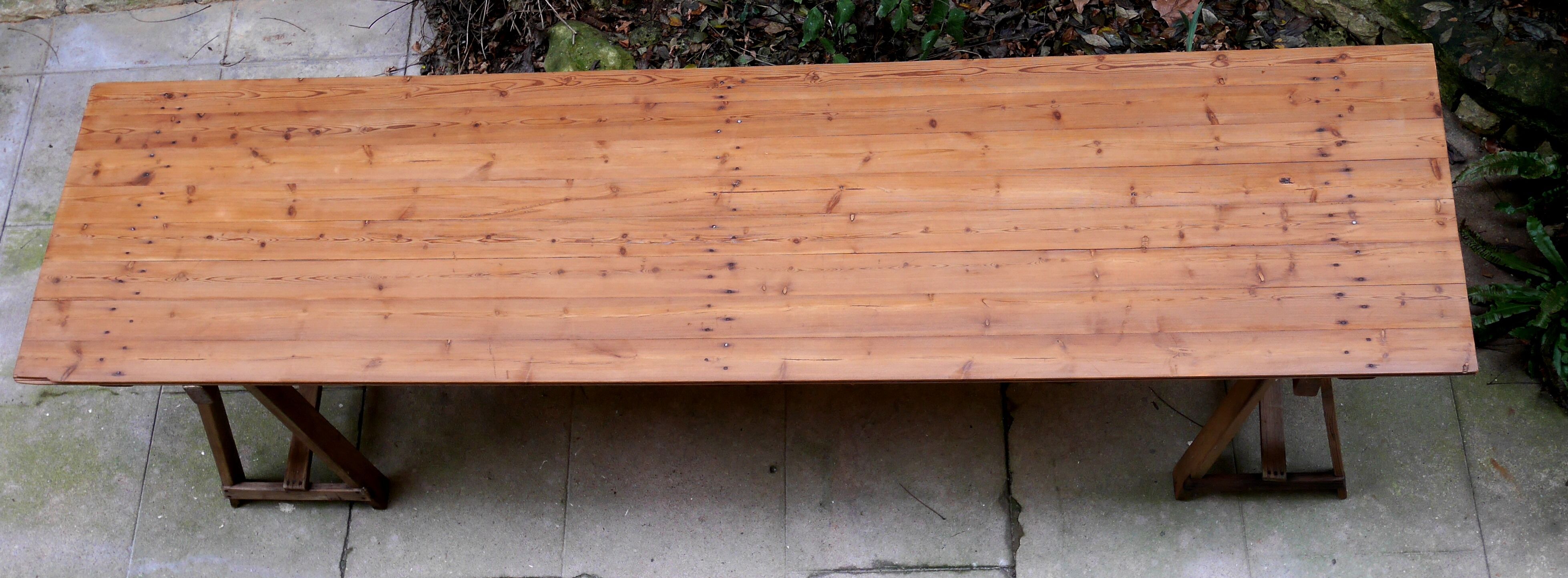 Table ferme guinguette en bois sur treteaux