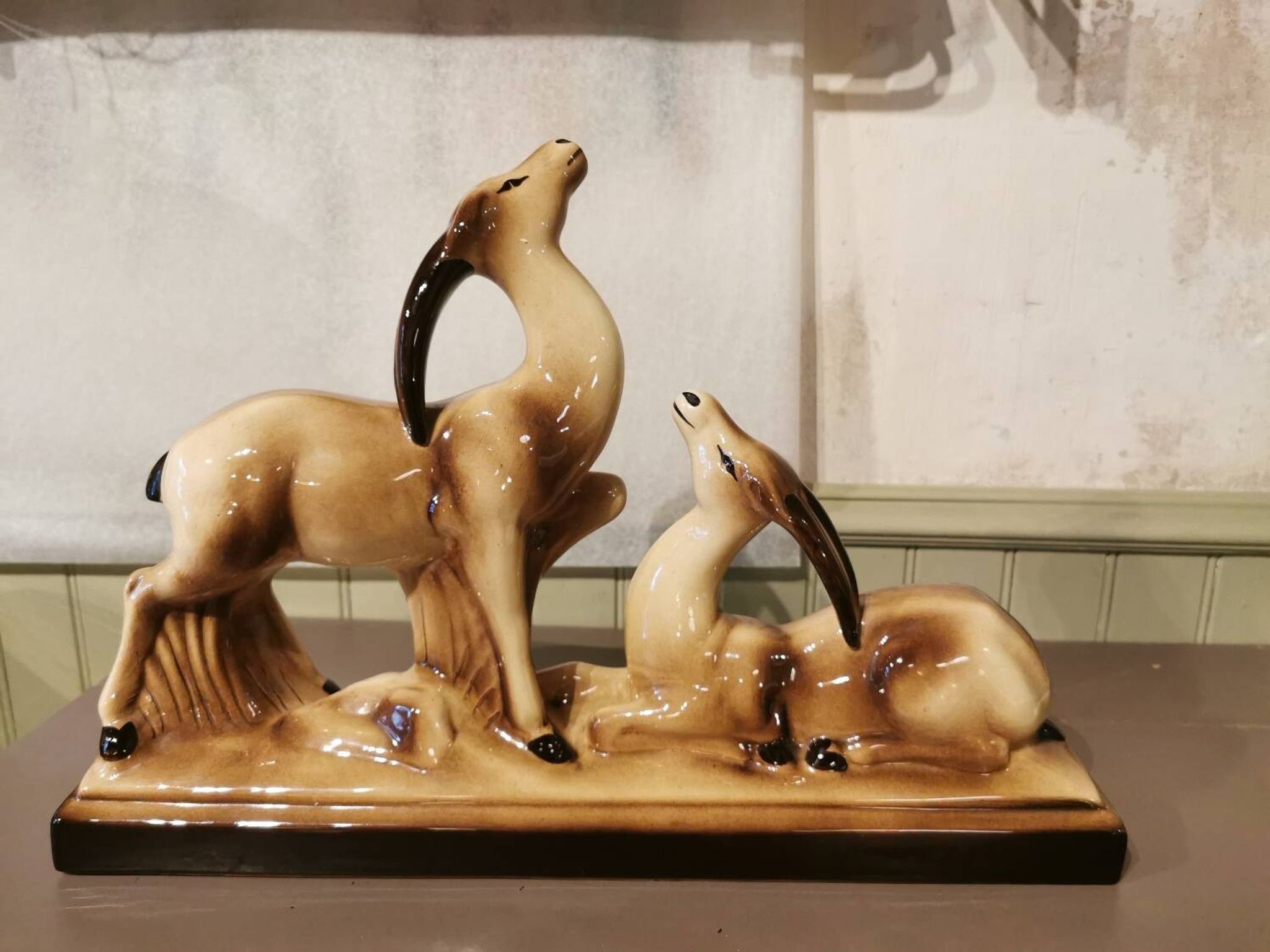 Couple d'antilopes art déco en céramique