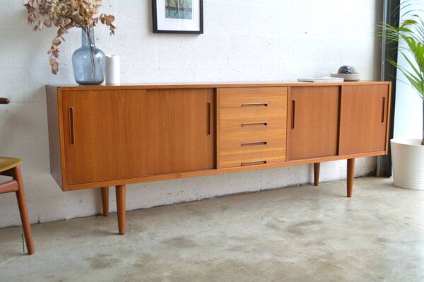 Enfilade en teck par Nils Jonsson 220 cm