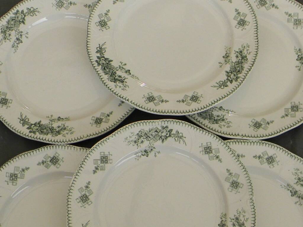 Set of 6 BOCH LA LOUVIERE earthenware dinner plates. Duchesse pattern.