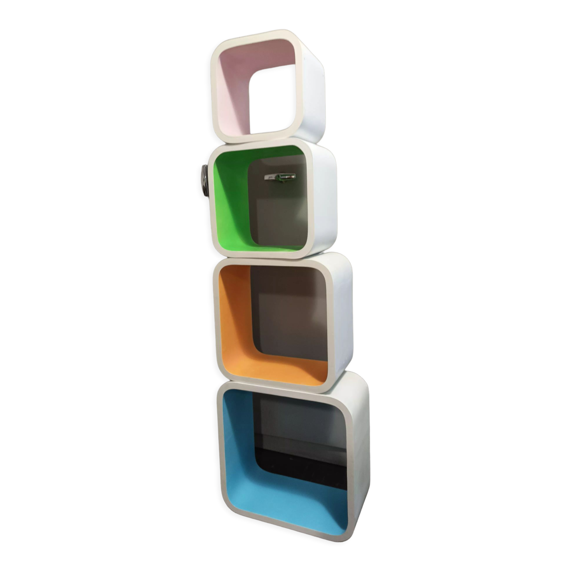 Cubes nesting shelf in colored interior white wood x4