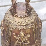 Cloche de temple antique/décor lord ganesh feng-shui. en bronze patiné brune