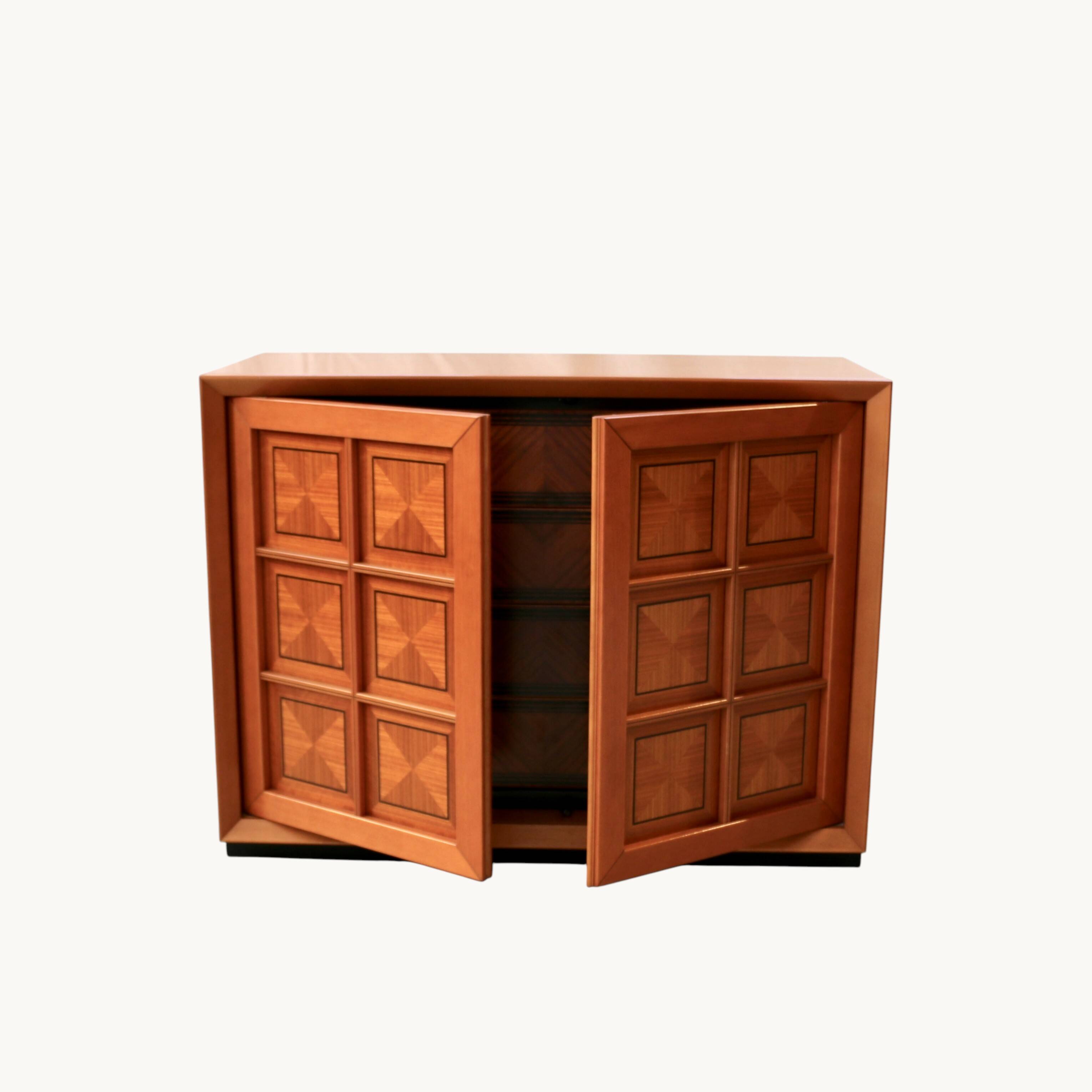 A pair of chests of drawers from the "Caccia alla Volpe" collection by Linea Arredo.