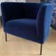 Fauteuil SITS Bob par Steven Schilte – velours Dedar bleu de Prusse