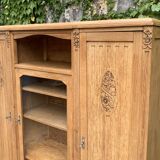 Armoire parisienne vitrée Art Déco asymétrique en chêne brut, 1930