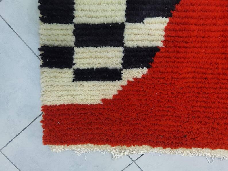 Berber Moroccan rug decorated 250cm x 150cm