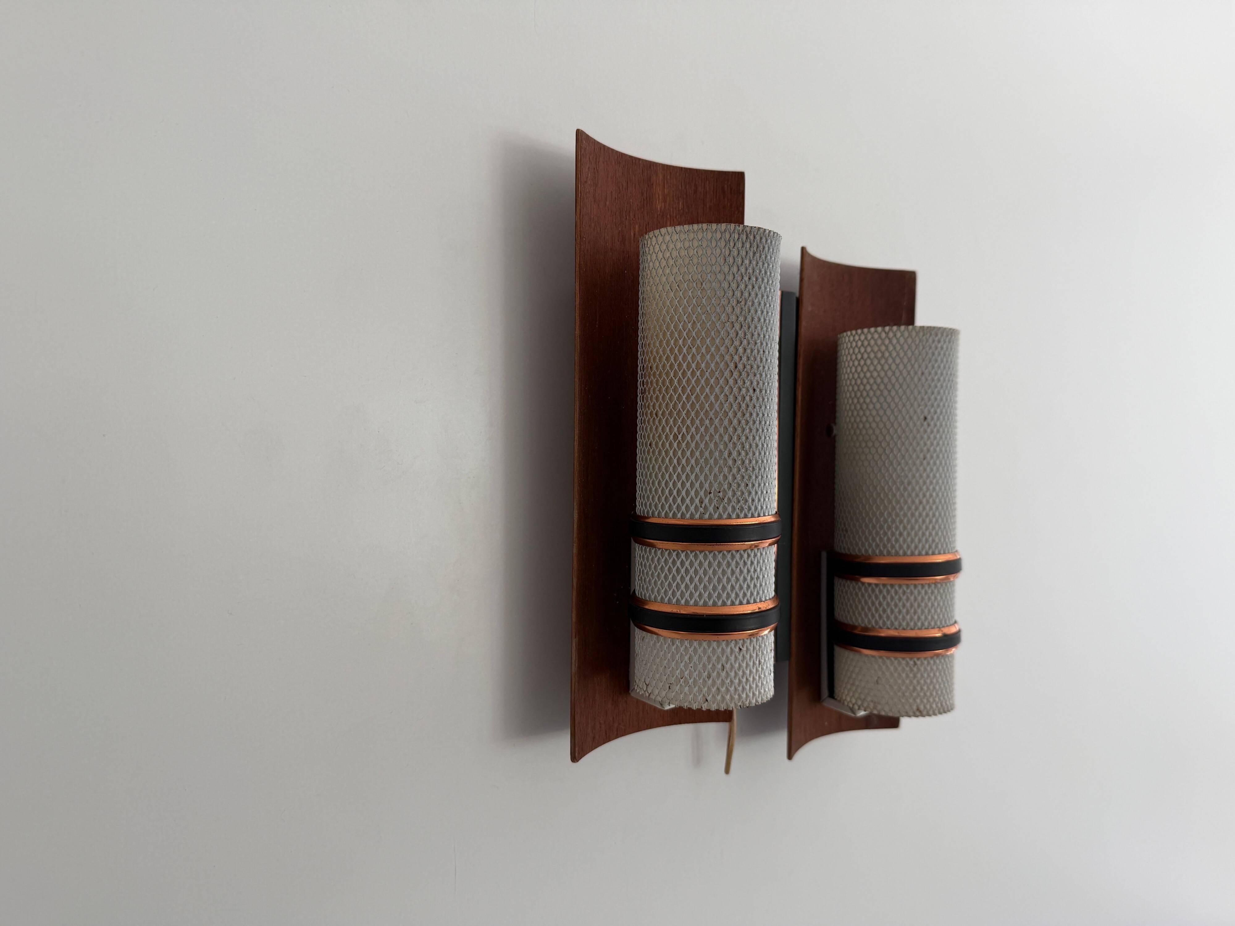 Simple mid-century wall light in metal, wooden and copper base, 1960s, Germany.