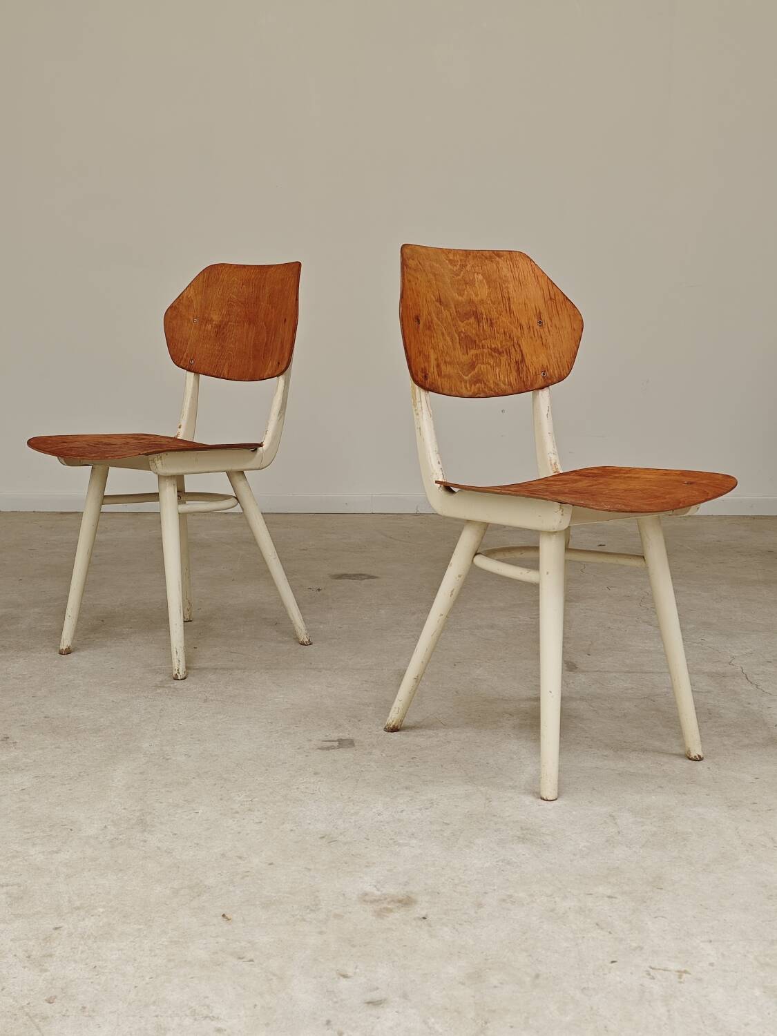 Pair of chairs ex Czechoslovakia TON Thonet White and waxed wood