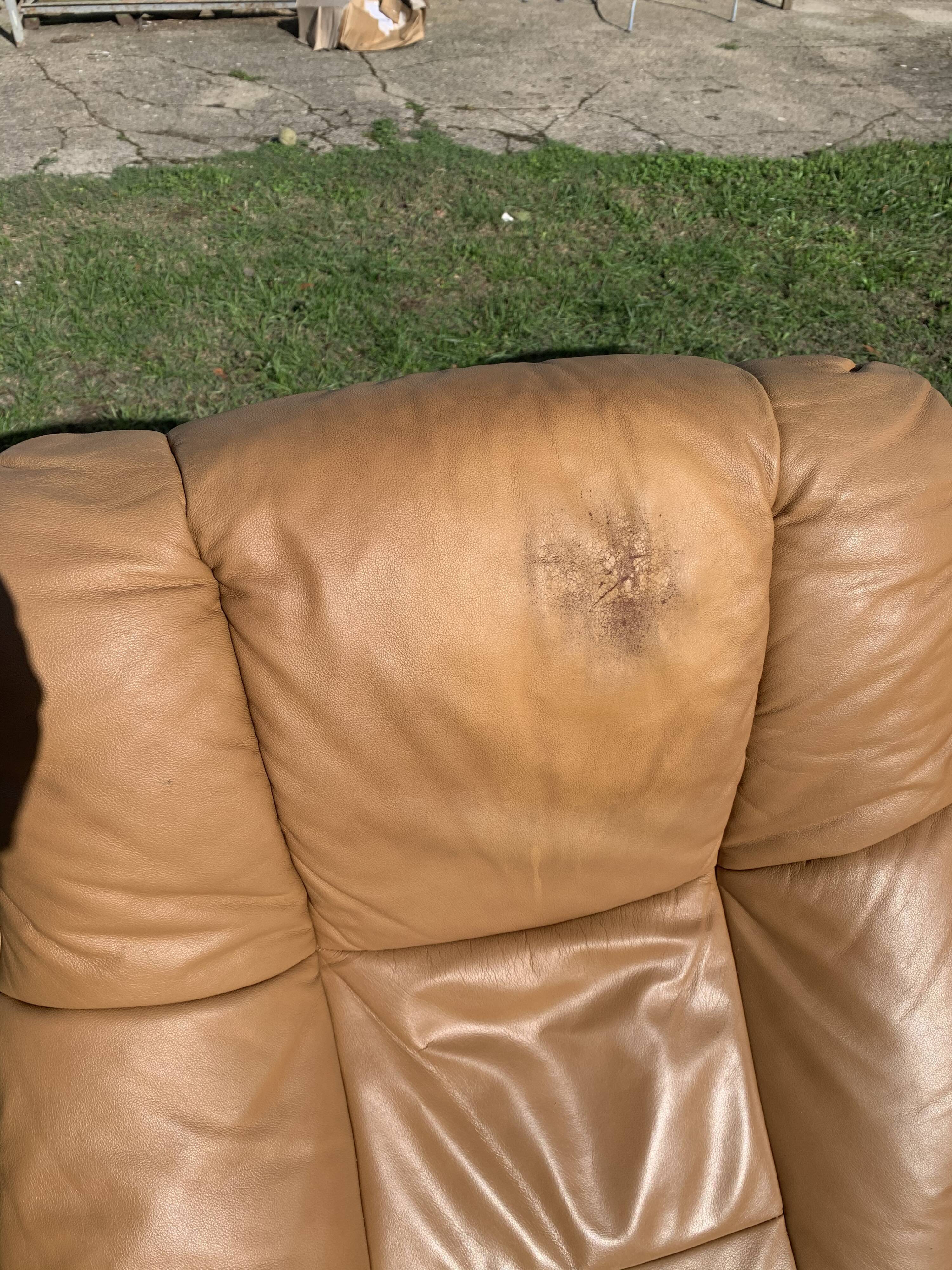 Paire de fauteuils et ottoman cuir marron stressless erkones