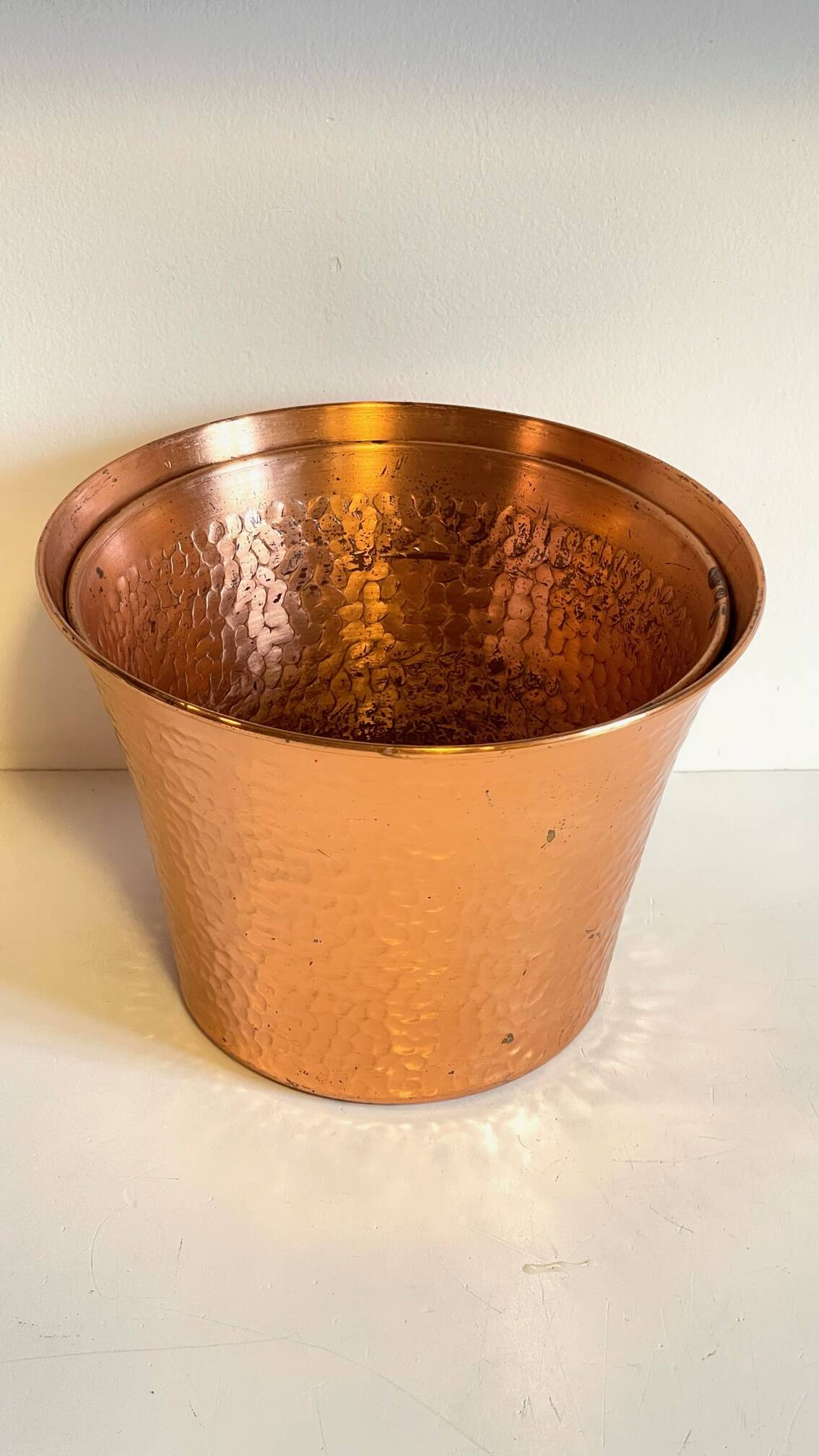 HAMMERED COPPER CACHE-POTS 1960s