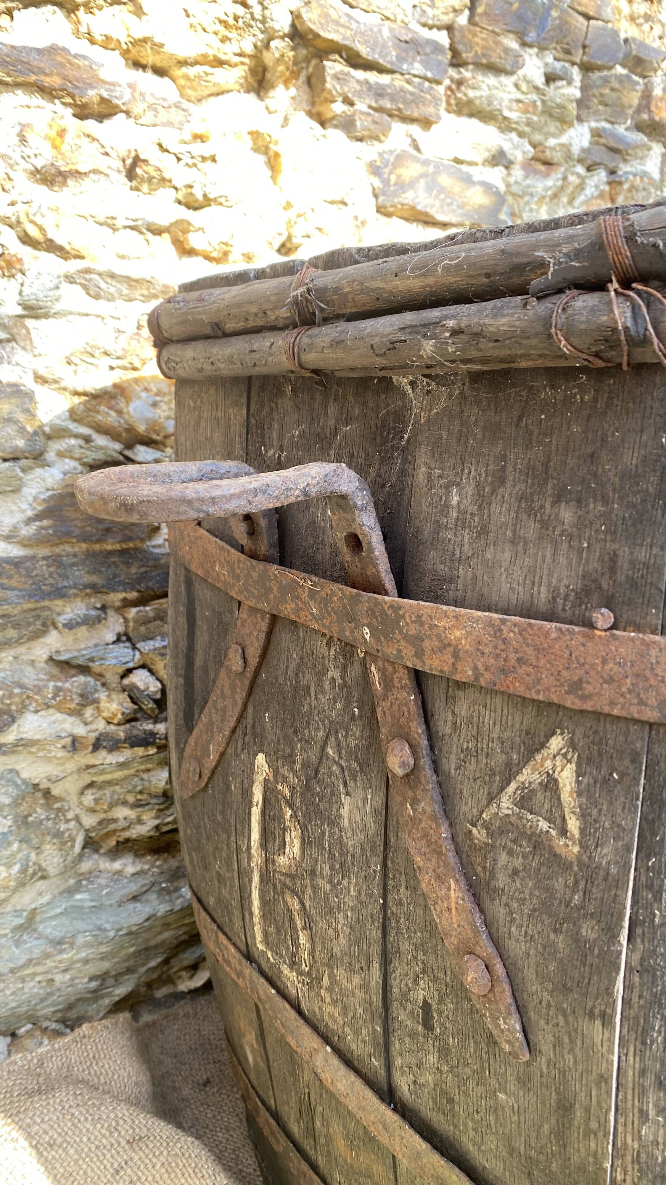 Harvest rack, wooden barrel
