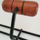 Porte-manteau moderniste mural métal et bois design années 60
