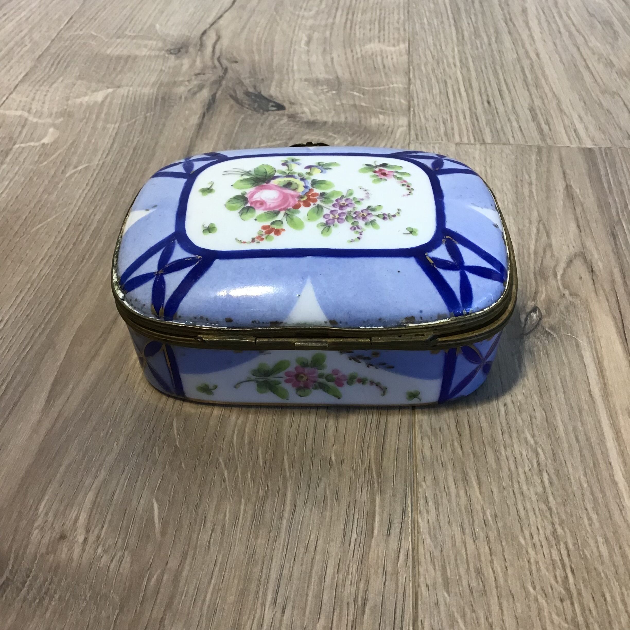 Jewelry box at the end of the 19th century