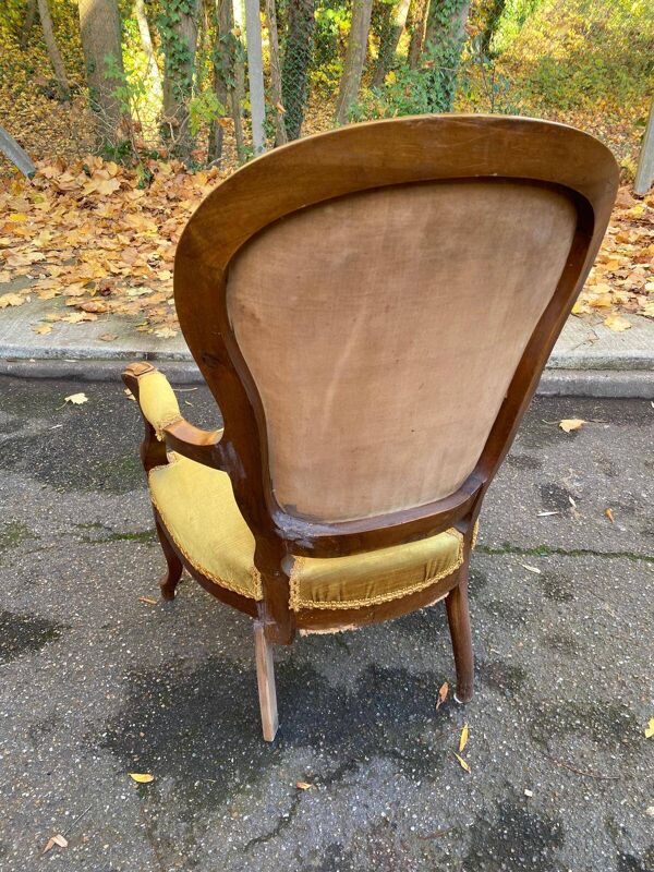 Fauteuil Louis Philippe en chêne et velours jaune moutarde du 19ème siècle