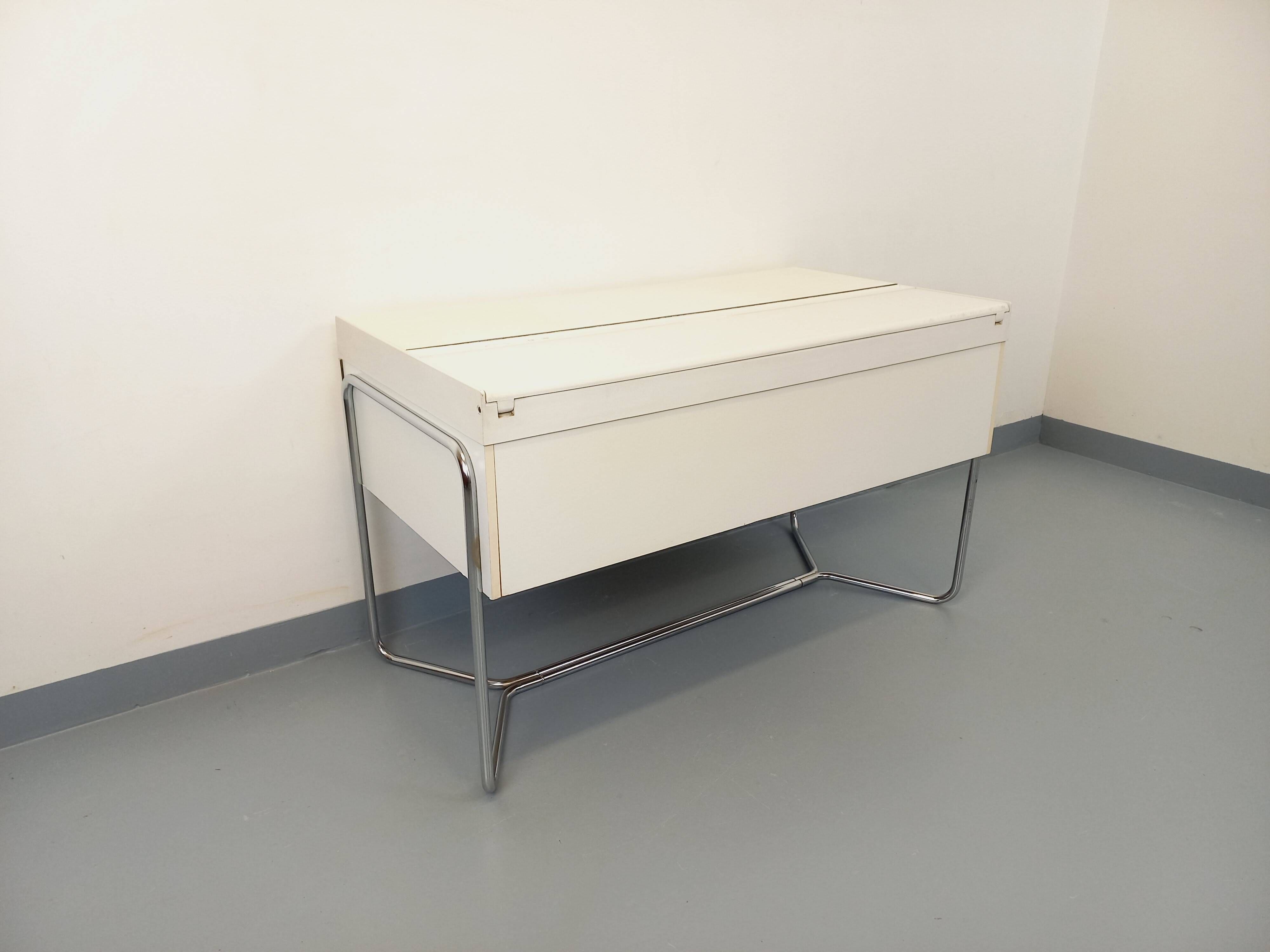 Vintage Bauhaus style desk in melamine and chrome metal from the 1970s.