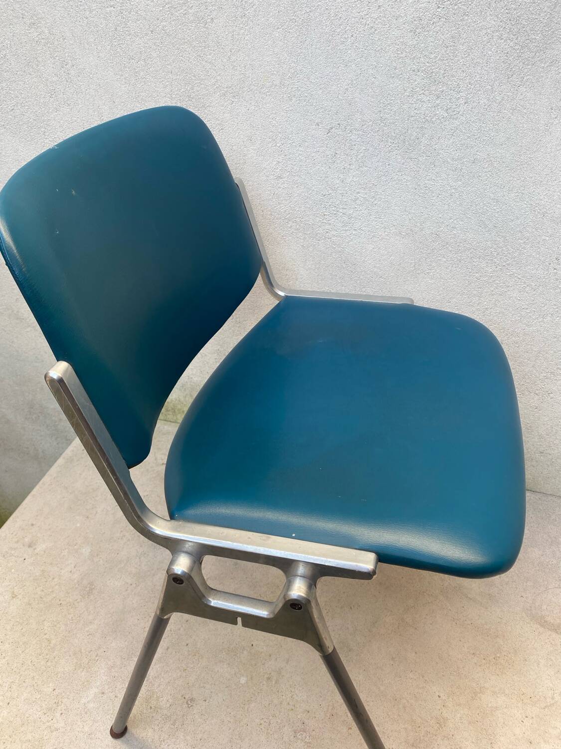 Chaise design vintage 106 signée Castelli – Icône du design