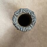 Vase en bois sculpté