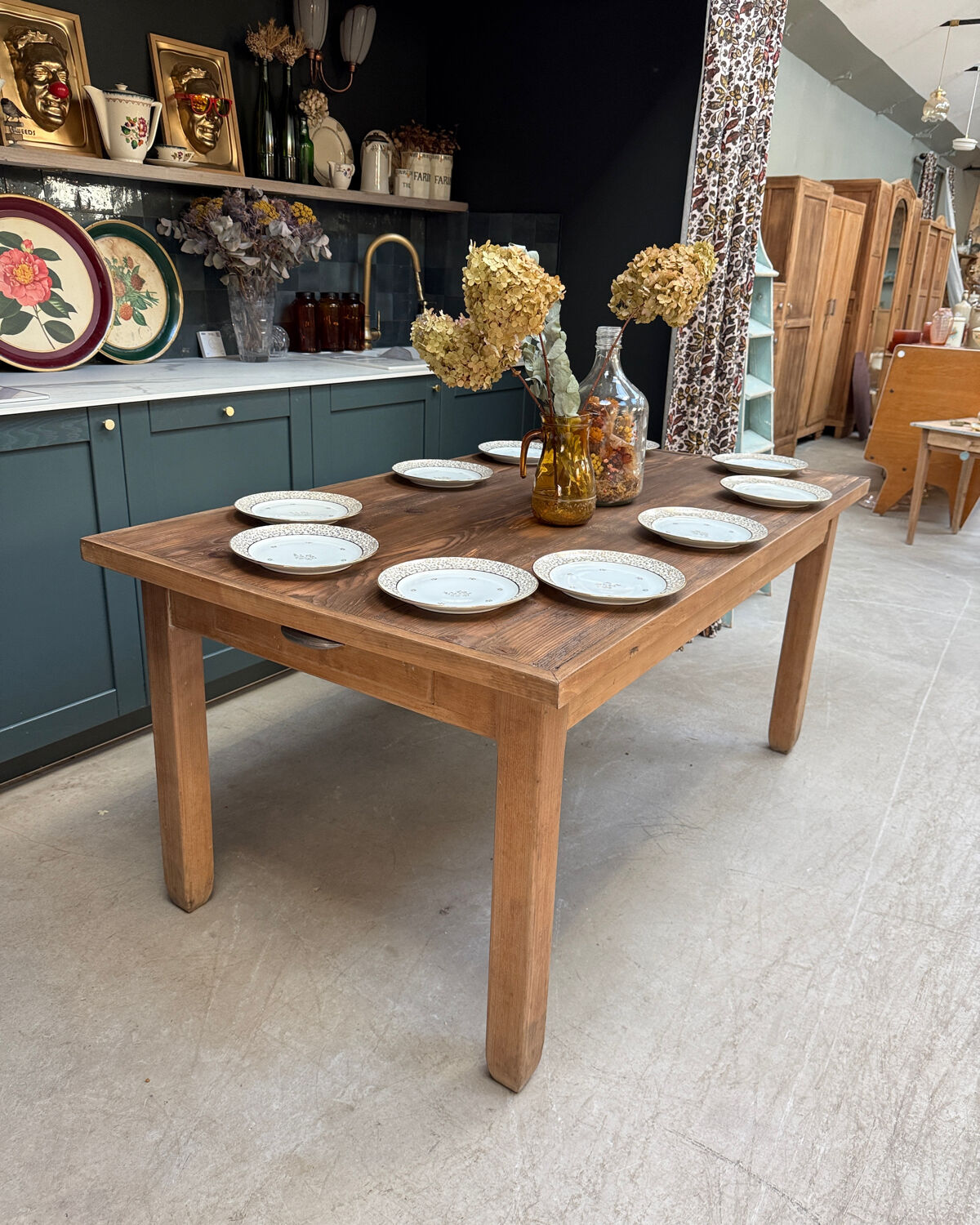 Farmhouse table (renovated)