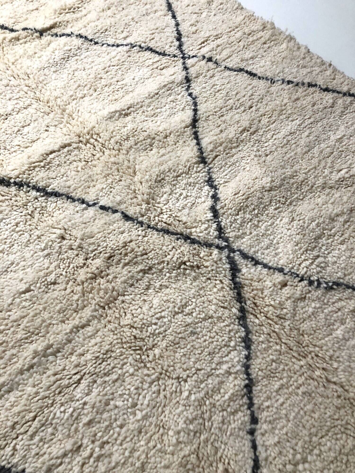 Moroccan Berber carpet Beni Ouarain with dark grey diamonds 2.6x1.53m