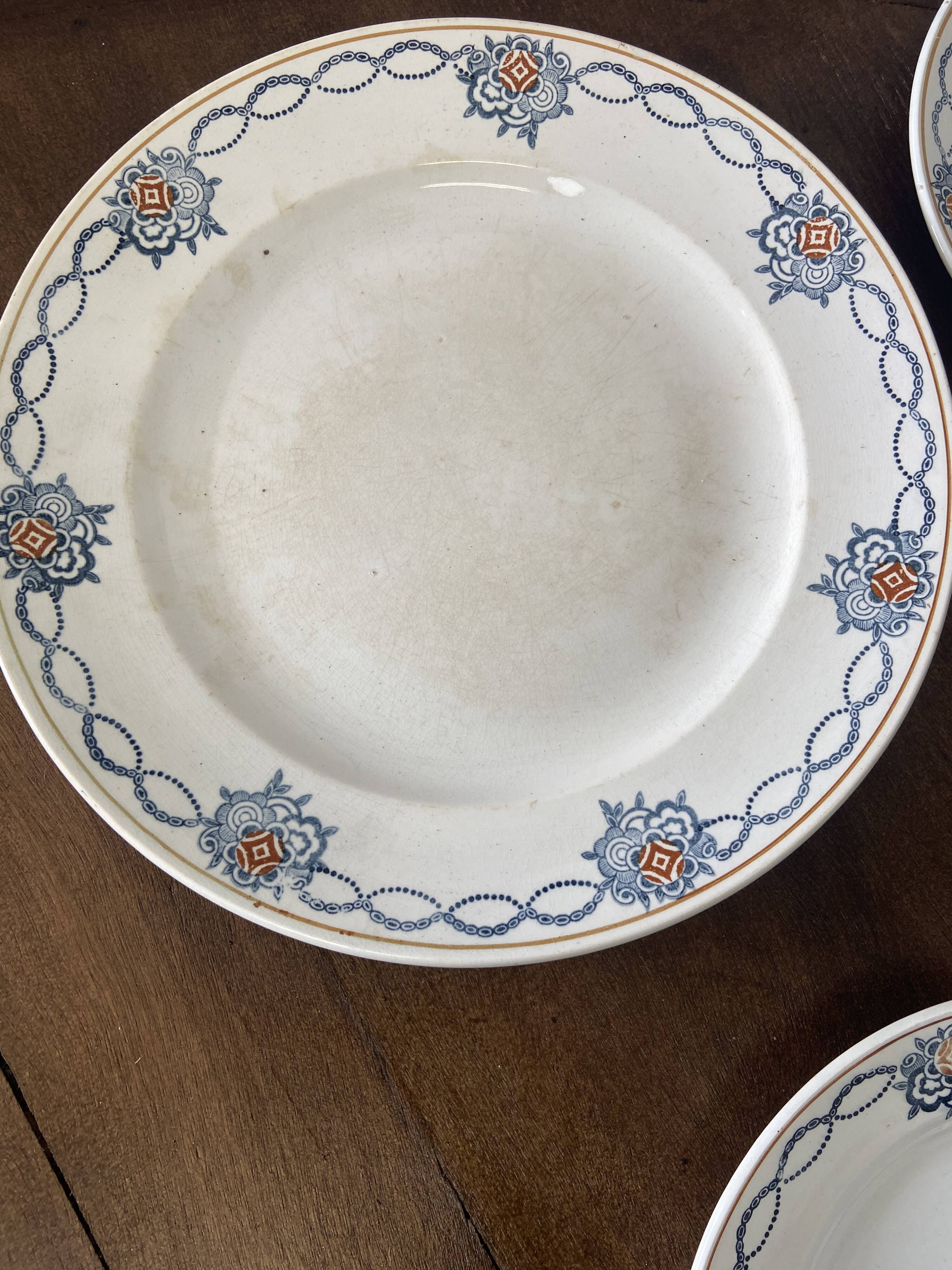 Set of 6 plates and 1 dish St Amand.