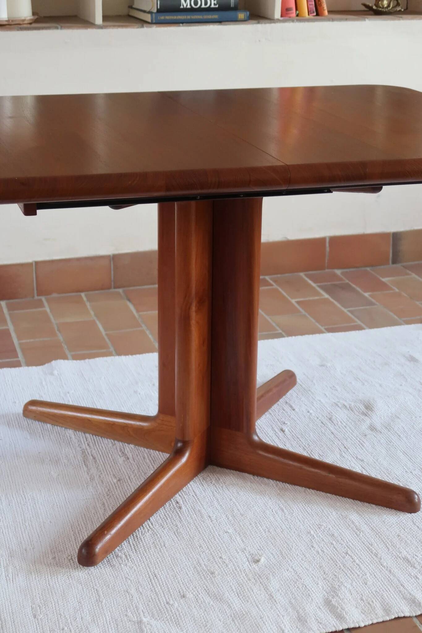 Table à manger danoise extensible en teck, pied central