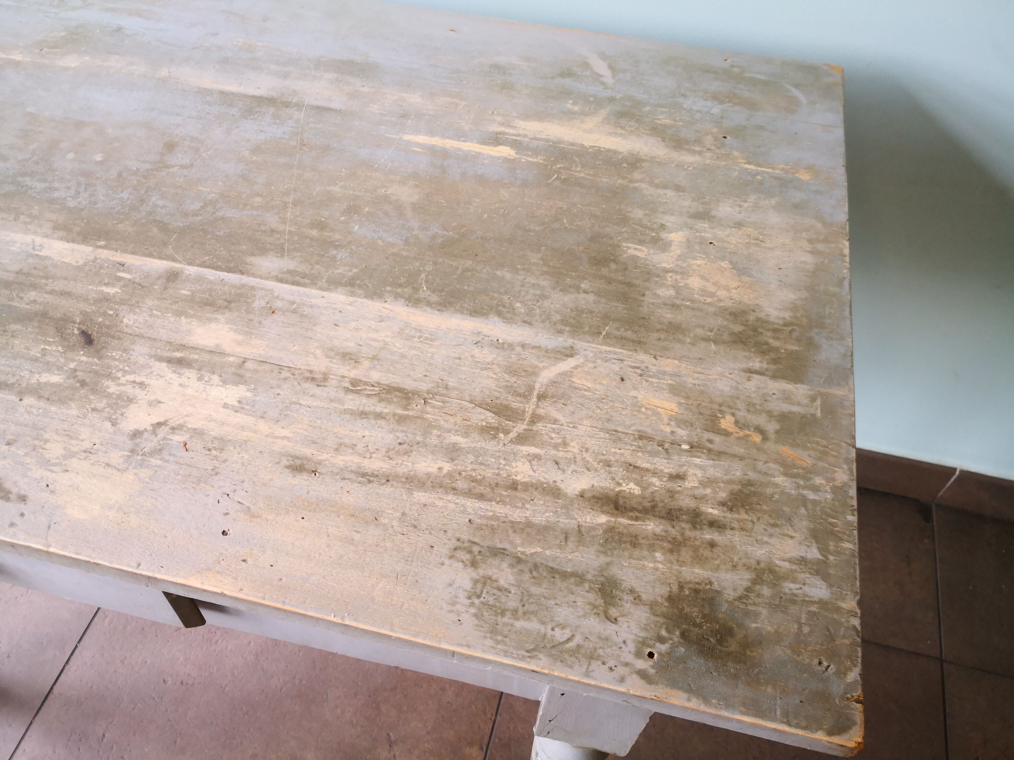 Table en bois bureau patine grise