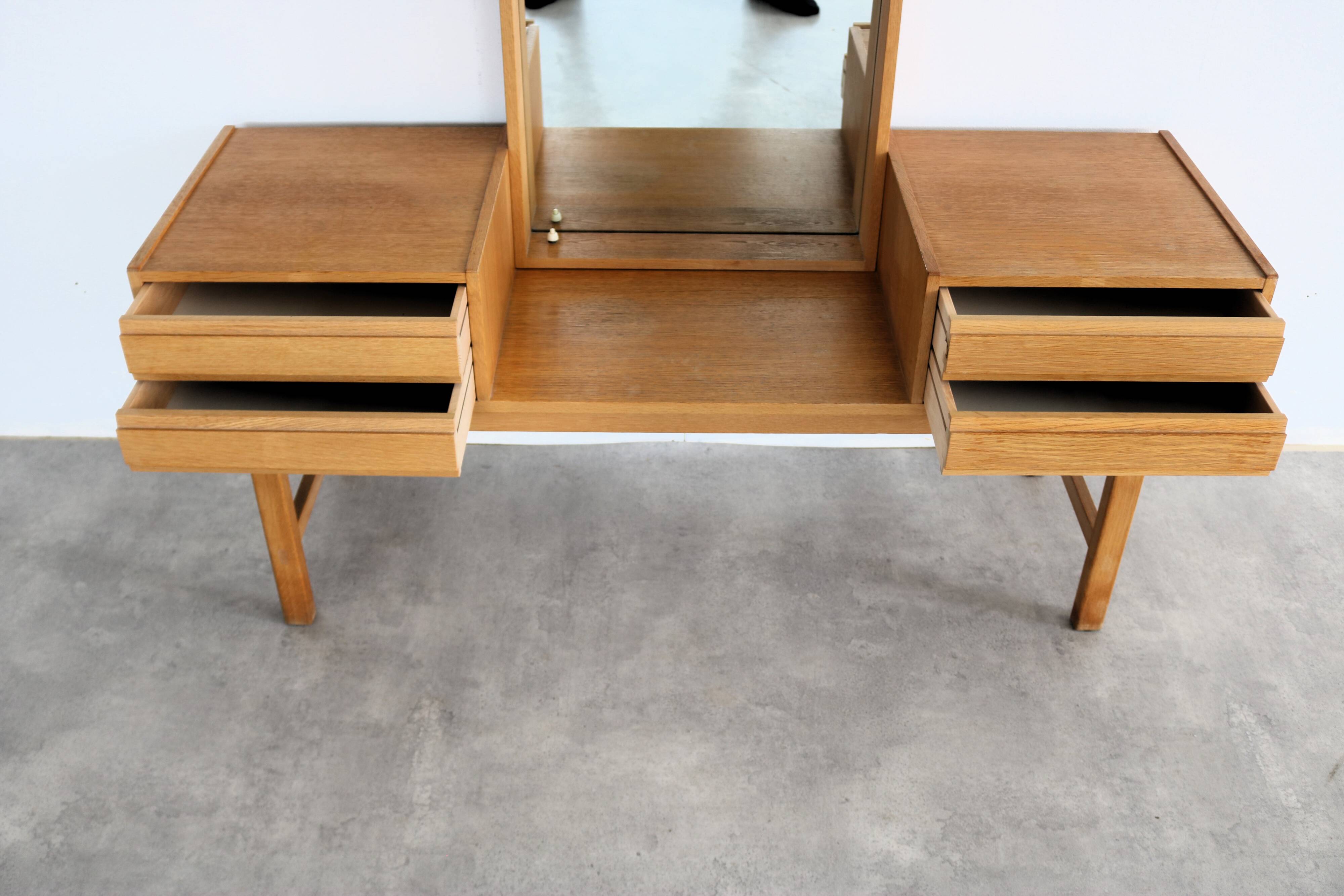 Vintage dressing table
