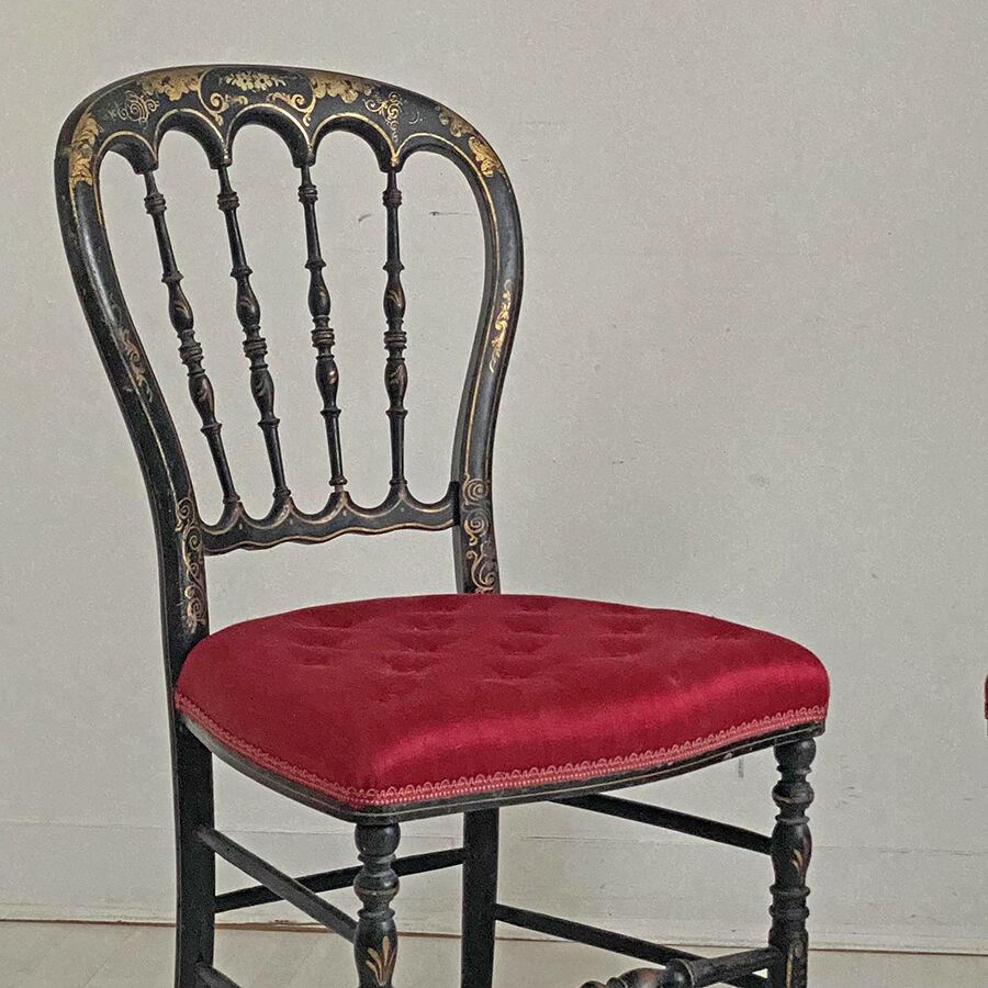Paire de chaises Napoléon III en bois noirci