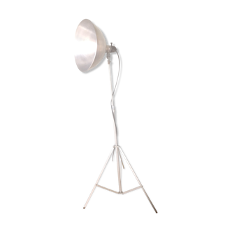 Standing studio lamppost