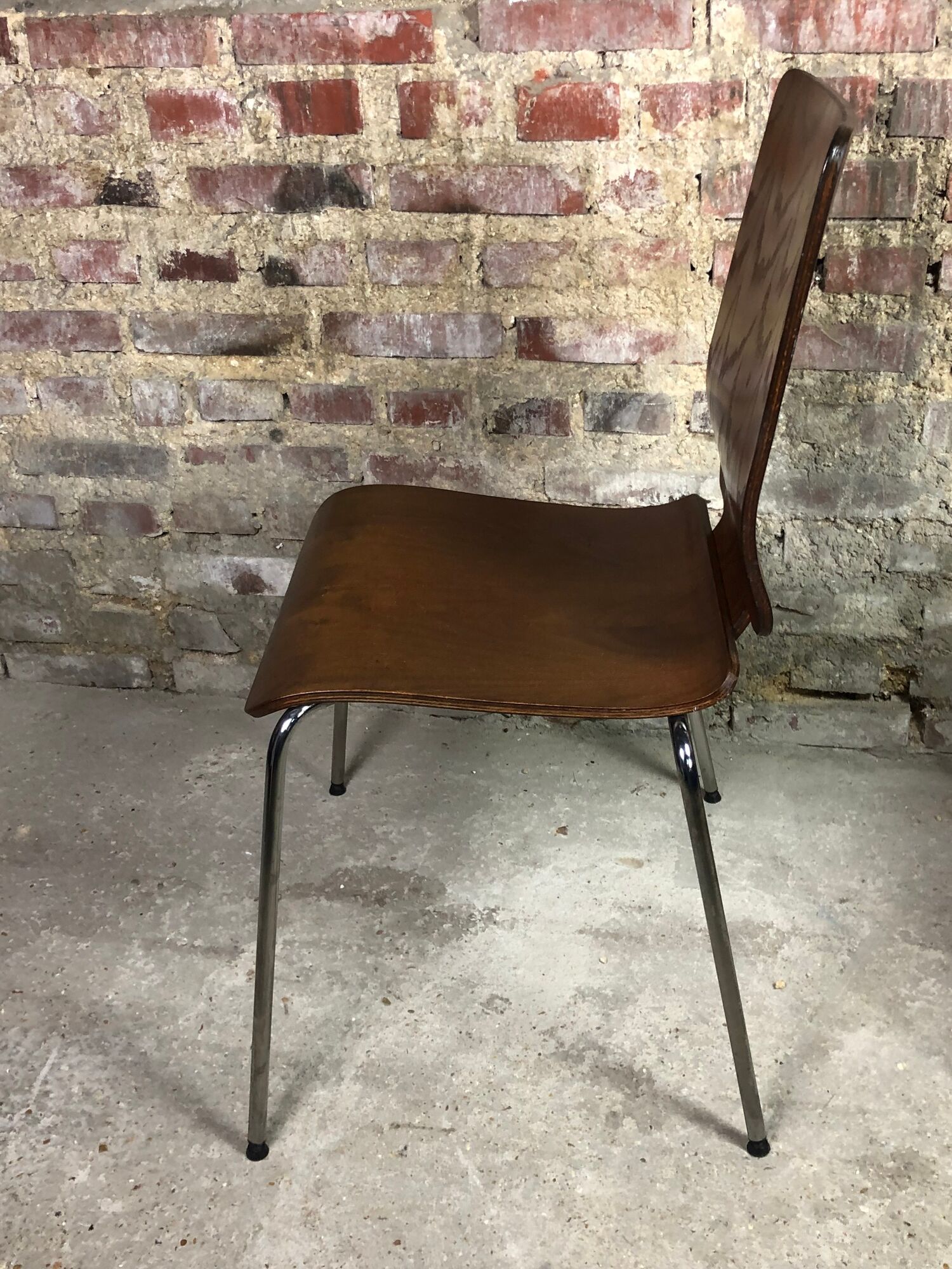 Vintage Scandinavian chairs (series of 4) in thermoformed wood 1970