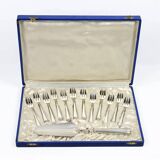 Art Deco silver-plated cake service, shell model, circa 1930.