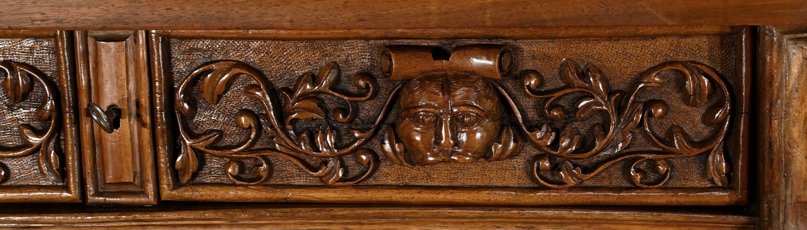 Oratory in solid walnut, Neo-Gothic Renaissance style – Late 19th century