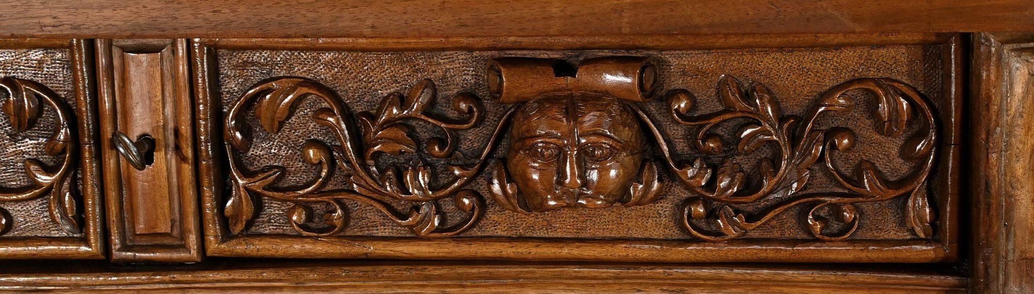 Oratory in solid walnut, Neo-Gothic Renaissance style – Late 19th century