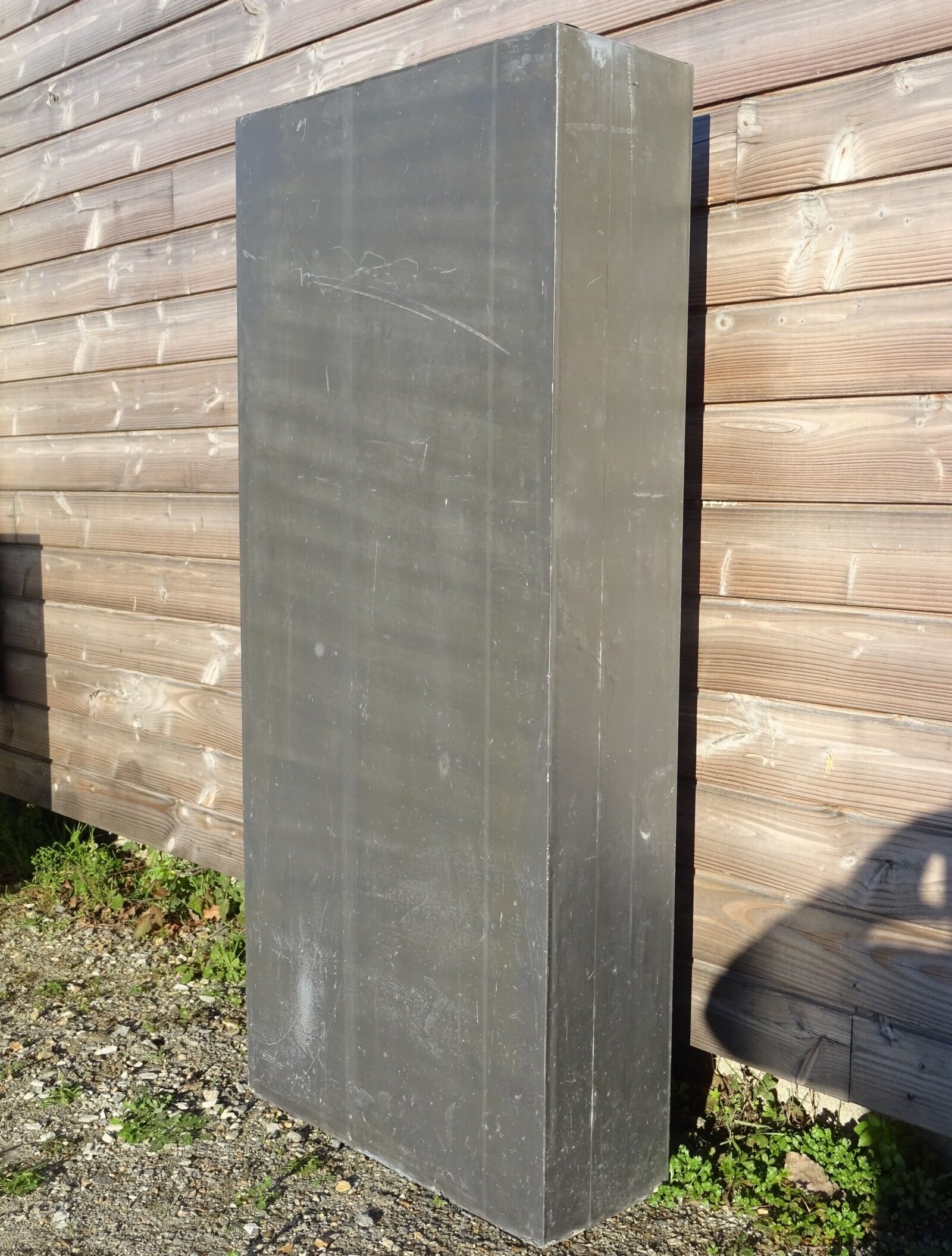 Console présentoir magasin de fleurs, design minimaliste