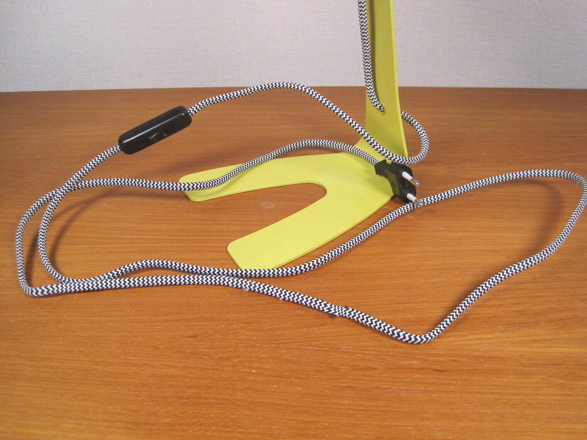 Metal desk lamp to install , Vintage design , anise green fork foot