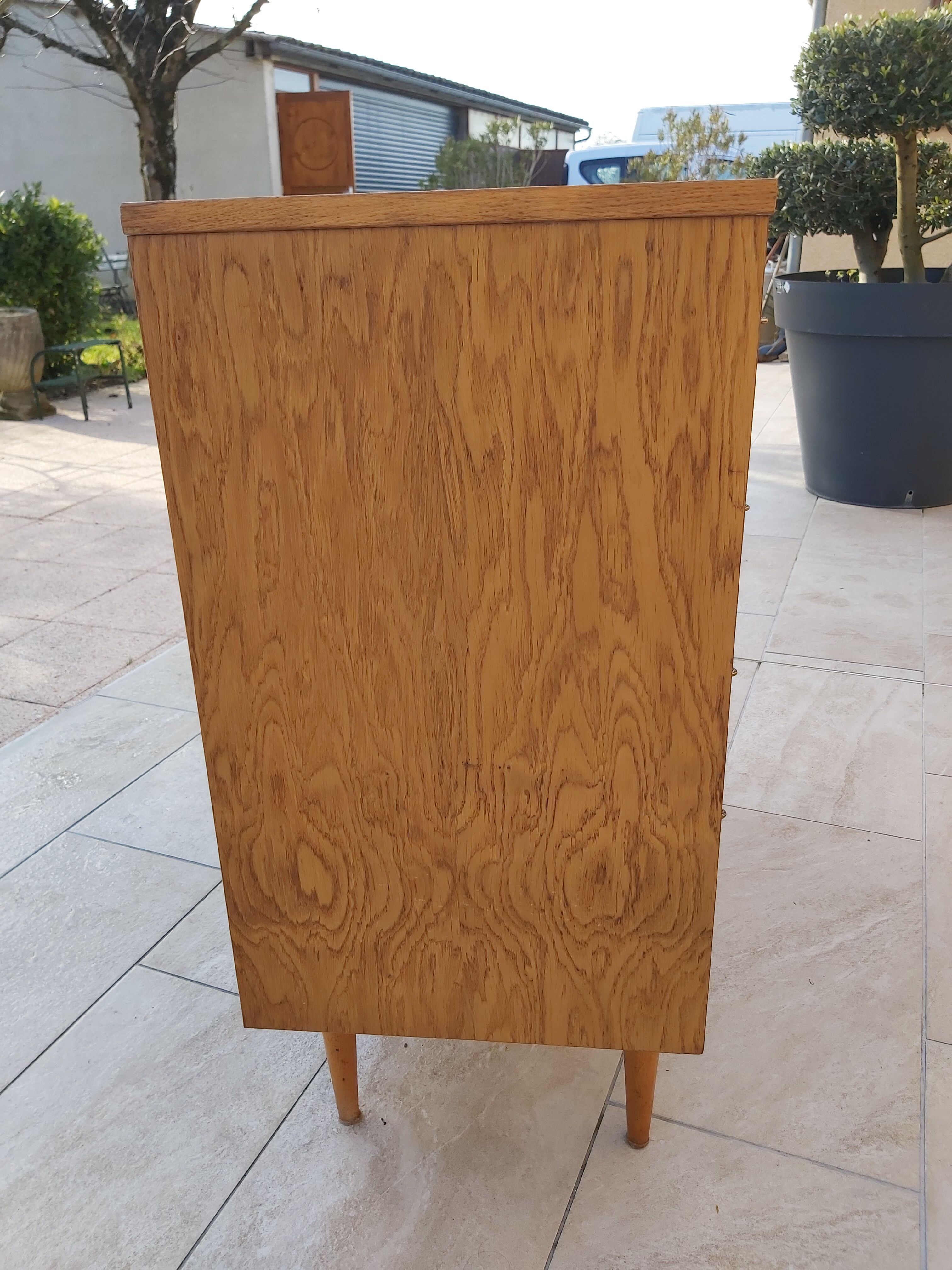 Oak chest of drawers