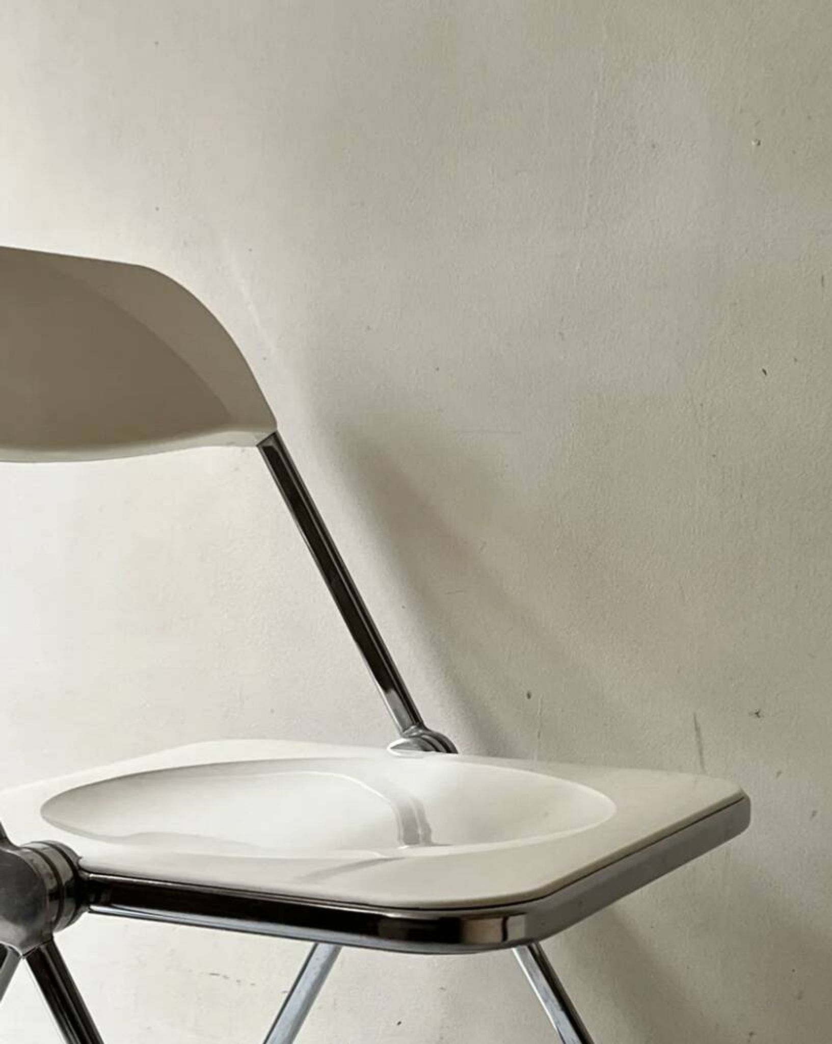 White folding chair & chrome Plia by G. Piretti for Castelli, 1970