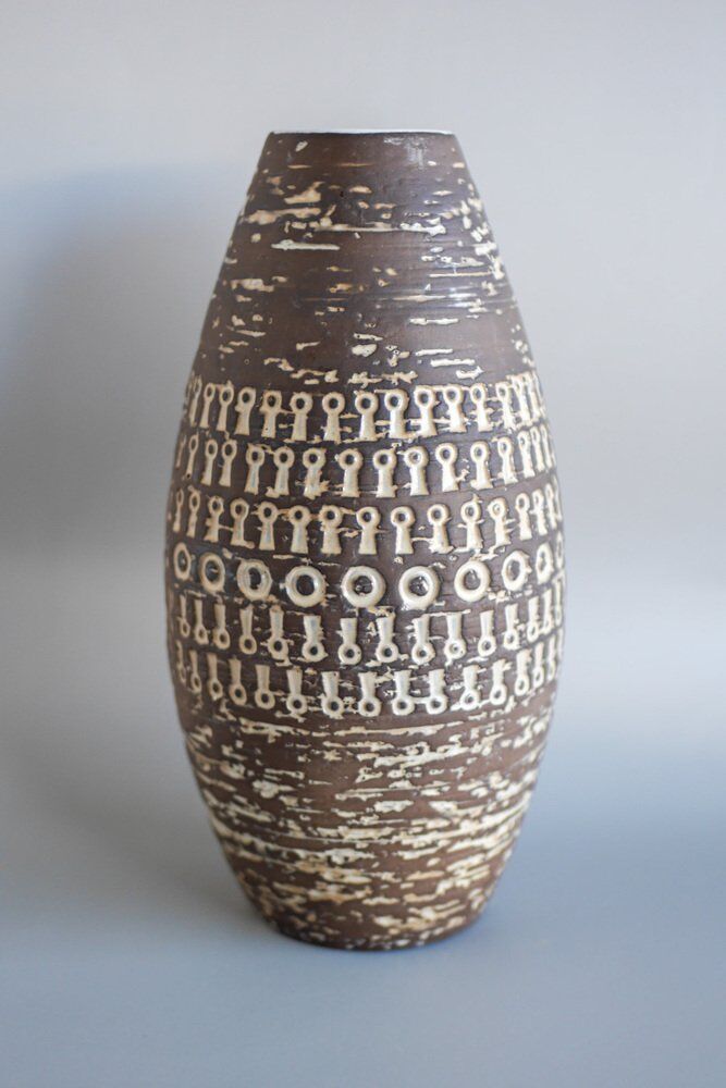 Brutalist Scandinavian modernist ceramic vase by Mari Simmulson for Upsala Ekeby, Sweden, 1970s.