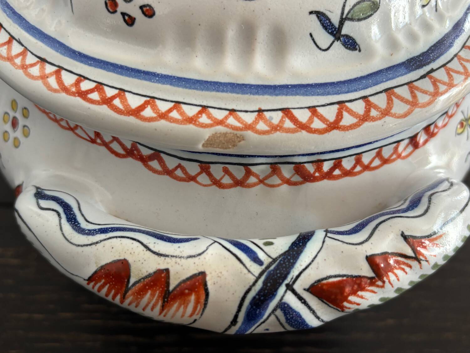 Moustiers Lallier set: soup tureen and matching 40cm dish